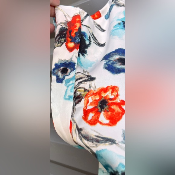 Smooth Operator!  CATHERINE MALANDRINO (EUC, Size L) V-Neck, SS Silky Print Top - Picture 5 of 7